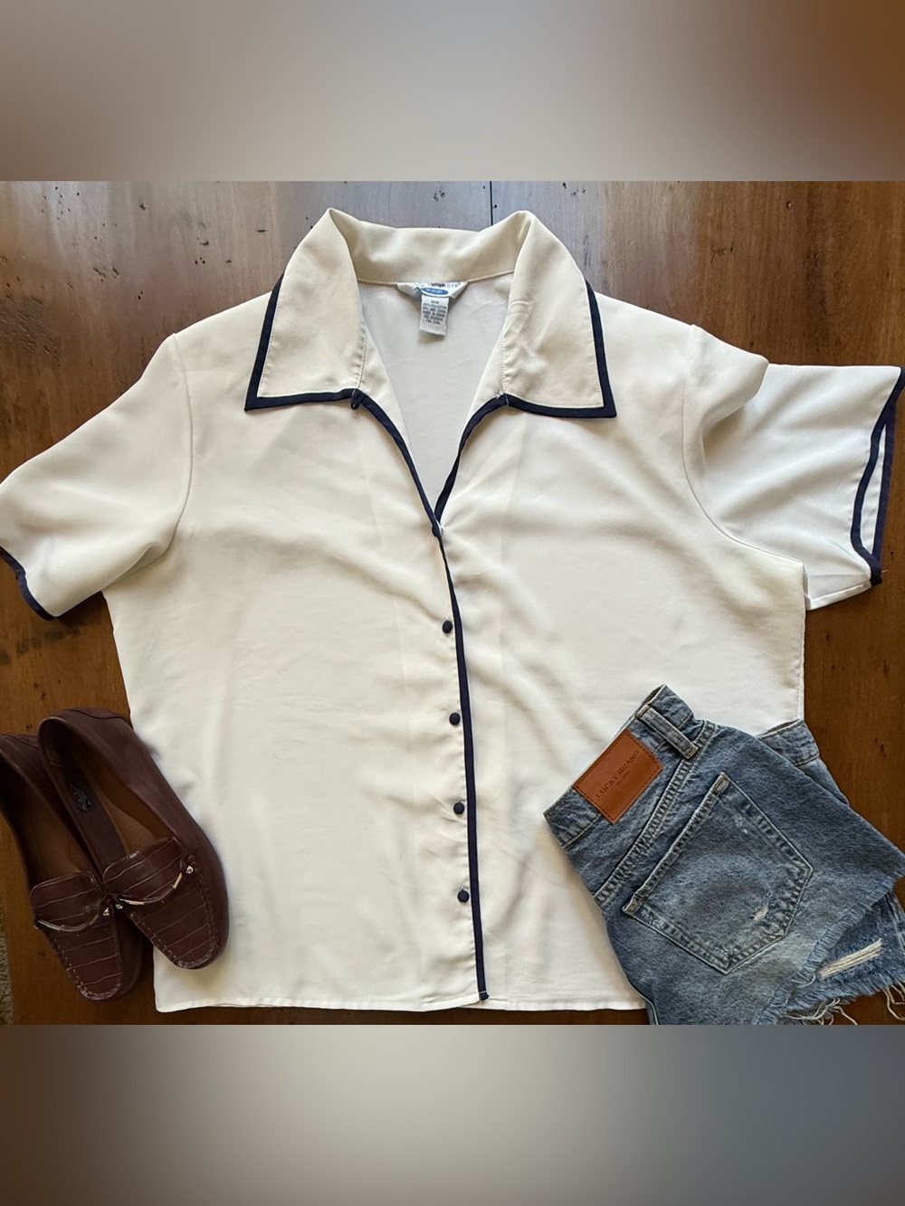 90s Nautical Coastal Grandma Cream Short-Sleeve Button-Up Blouse with Navy Trim